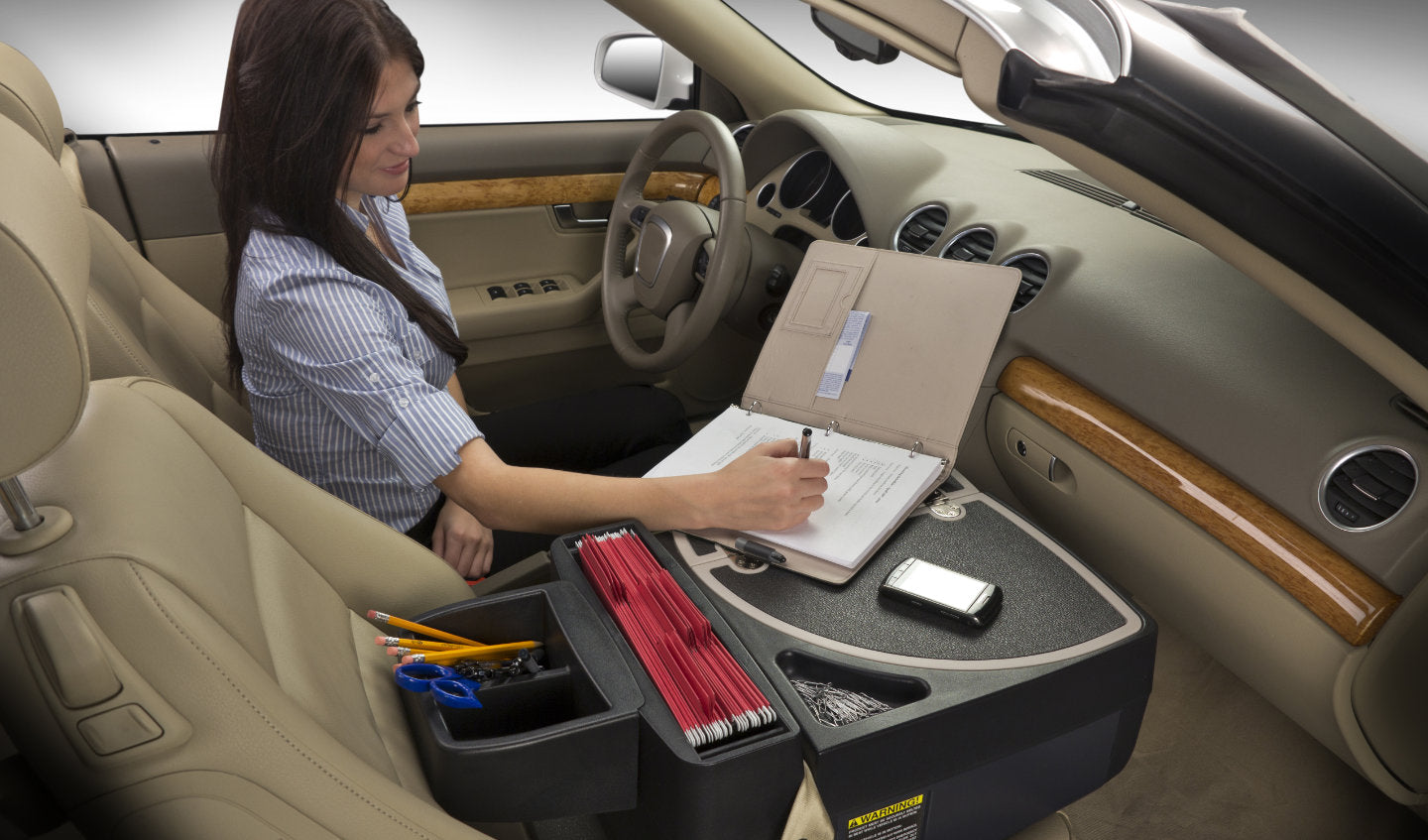 Sales rep using AutoExec Express mobile office car desk between appointments